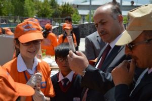 K&uuml;&ccedil;&uuml;k eller b&uuml;y&uuml;k eserler