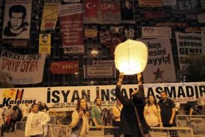 Gezi Parkı eylemcilerine sanat&ccedil;ılardan destek