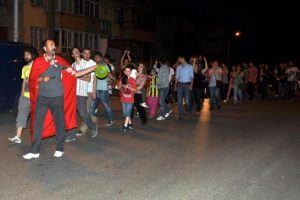 Gezi Parkı eylemlerine destek y&uuml;r&uuml;y&uuml;ş&uuml;