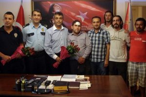 Bu kez polisten &ouml;z&uuml;r dilemek i&ccedil;in y&uuml;r&uuml;d&uuml;ler