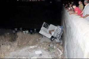 2 yaşındaki s&uuml;r&uuml;c&uuml; kaza yaptı
