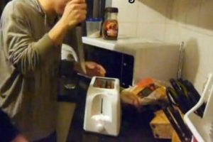 Ekmekler makineye sıkışınca!