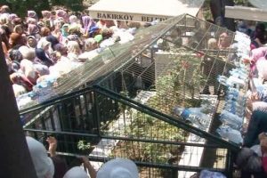 Zuhuratbaba T&uuml;rbesi'nde "SBS" bereketi