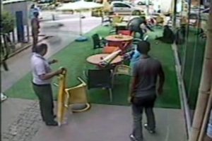 G&ouml;z&uuml;n&uuml; kırpmadan kurşun yağdırdı