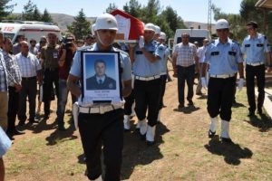 Kaza kurşunuyla şehit olan polis toprağa verildi
