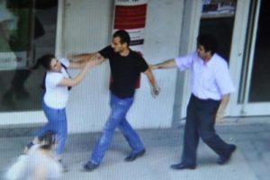 Boşandığı eşe meydan dayağı