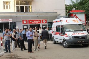 İş&ccedil;ileri taşıyan minib&uuml;s u&ccedil;uruma yuvarlandı