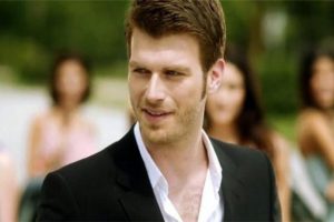 Kıvan&ccedil; Tatlıtuğ'dan sahte hesap uyarısı