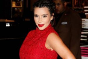Kanye West, Kardashian'ı aldatıyor!
