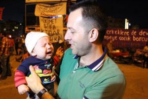 Direnişin bebekleri Taksim Meydanı'nda