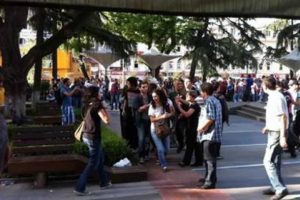 Gezi'de 'seyyar' direniş