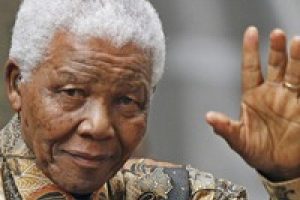 Mandela, tekrar hastaneye kaldırıldı