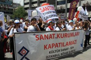 Sanat&ccedil;ılardan "Tiyatro Yasa Taslağı" protestosu
