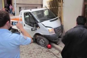 Ordu'da bir &ccedil;ocuk kamyonetin altında kaldı