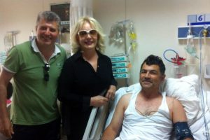 Emel Sayın'dan hastalara ziyaret
