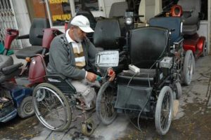 Tamirci bulamayınca kendisi usta oldu