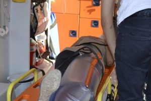 Yolun karşısına ge&ccedil;mek isterken otomobil &ccedil;arptı