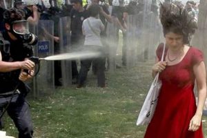 'Kırmızılı Kadın' İngiliz basınına konuştu