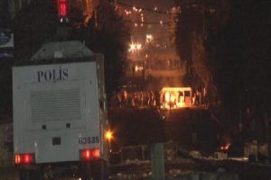 Gazi Mahallesi'nde g&ouml;stericilere polis m&uuml;dahale etti