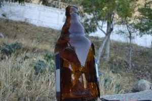 Babası kafasında bira şişesi kırdı