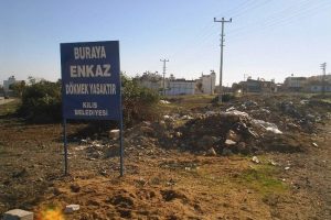 Boş arsalara 'enkaz d&ouml;kmeyin' uyarısı