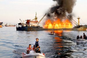 Arka Sokaklar'da b&uuml;y&uuml;k yangın!