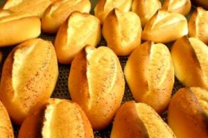 "G&uuml;nde 6 milyon ekmek &ccedil;&ouml;pe gidiyor"