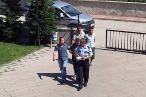 30 bin lirayı sazlıklara g&ouml;md&uuml;ler