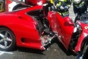 Ferrari ikiye ayrıldı: 1 &ouml;l&uuml;