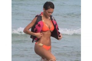 Kainat G&uuml;zeli Zuleyka Rivera sevgilisiyle tatilde