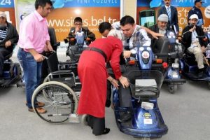 Engellilere ak&uuml;l&uuml; ara&ccedil; ve sandalye desteği