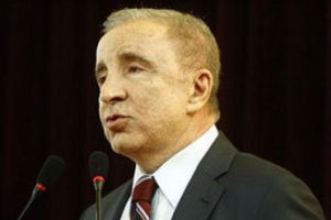 "Fenerbah&ccedil;e ve Beşiktaş alnının akıyla &ccedil;ıkacak"