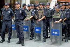 Polis Taksim Meydanı'na girdi