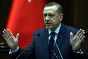''Erdoğan T&uuml;rkiye'yi besleyen eli ısırıyor''