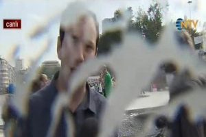 NTV kamerasına deterjanlı su sıkıldı