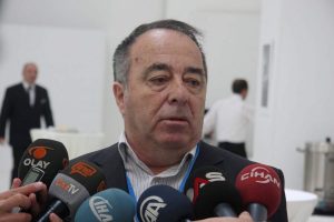 "Deprem esnasında masa altında cesetler topluyoruz"