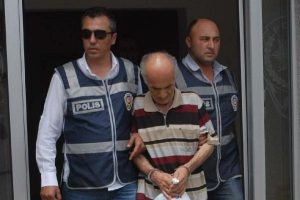 &Ouml;ld&uuml;rd&uuml;ğ&uuml; eşinin yanına kefen parası koydu