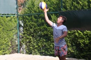 Emre Bel&ouml;zoğlu futbolu bıraktı, voleybola başladı