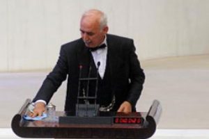Meclis k&uuml;rs&uuml;s&uuml;nde salya temizliği!