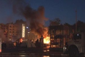 Polis, kendine saldıran gruba m&uuml;dahale etti