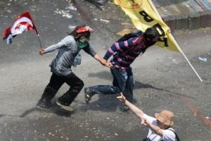 Taksim Meydanı'nda &ccedil;ekilen ilgin&ccedil; kare
