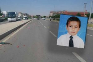 Bursa'da  bir &ccedil;ocuk kamyonetin altında kaldı