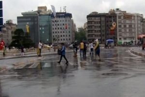 Taksim'de hayat normale d&ouml;n&uuml;yor
