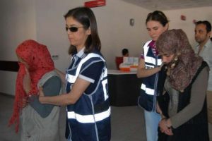 Sığındıkları &uuml;lkede hırsızlık yaptılar