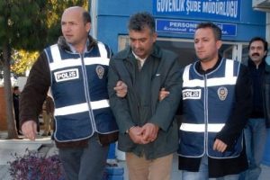 Sevgilisinin kocasını &ouml;ld&uuml;rd&uuml;