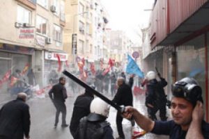 &Uuml;niversite &ouml;ğrencileri arasında kavga: 6 g&ouml;zaltı