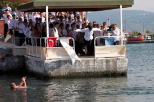 Diplomalarını denizden aldılar