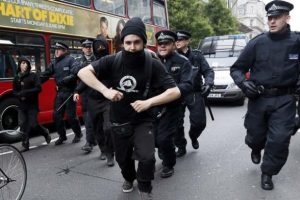 Londra'da G-8 g&ouml;zaltıları