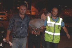Demir hırsızları su&ccedil;&uuml;st&uuml; yakalandı