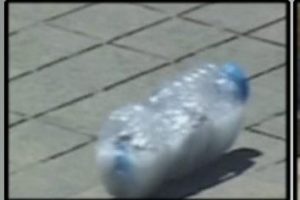 Polise attıkları madde merak konusu oldu